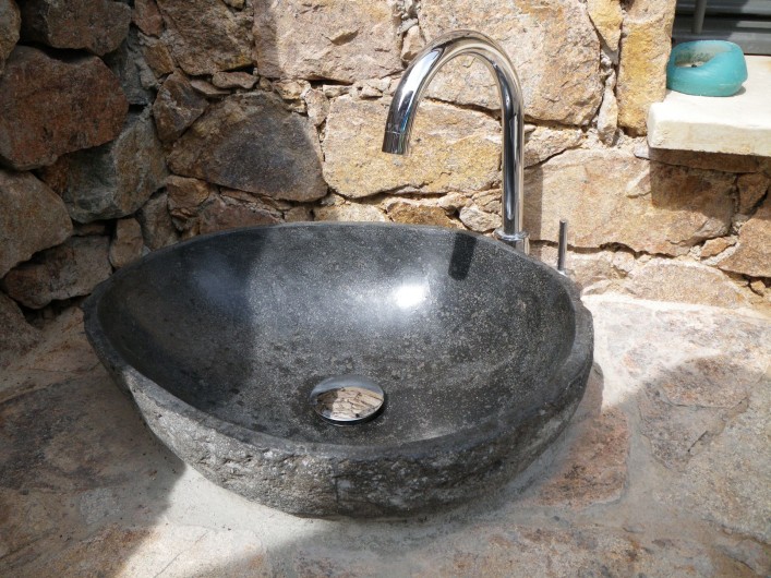 Location de vacances - Villa à Porto-Vecchio - evier extérieur