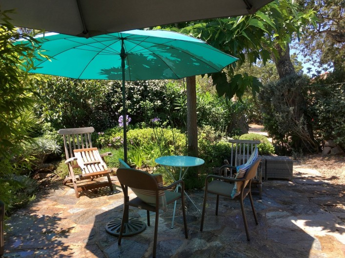 Location de vacances - Villa à Porto-Vecchio - jardin terrasse extérieur