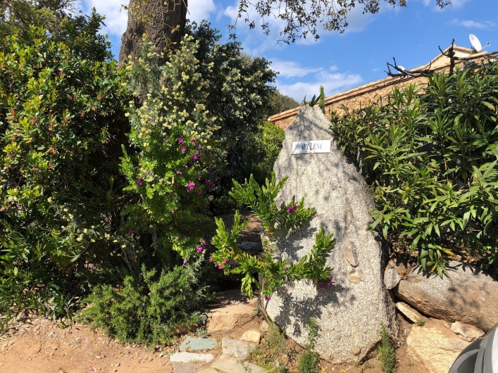 Location de vacances - Villa à Porto-Vecchio - emplacement pour se garer devant la maison
