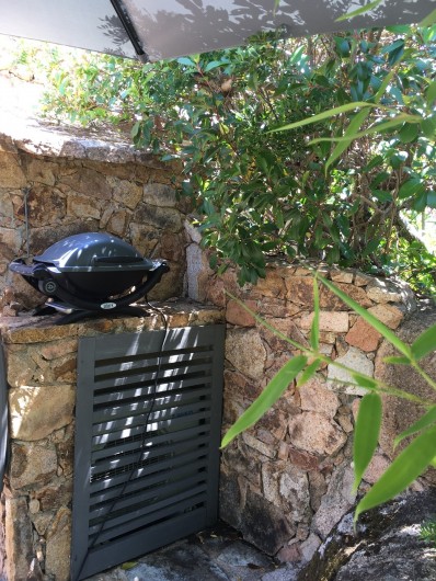 Location de vacances - Villa à Porto-Vecchio - barbecue électrique weber