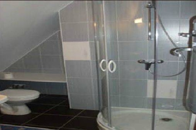 Location de vacances - Gîte à Saint-Pierre-de-Nogaret - Salle d'eau privative à la chambre "Monts d'Aubrac"