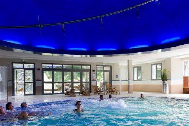 Location de vacances - Appartement à Esterre - PISCINE THERMALE