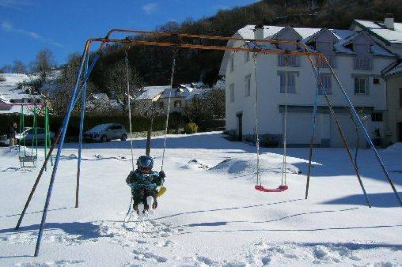 Location de vacances - Appartement à Esterre - PARC DEVANT MAISON EN HIVER