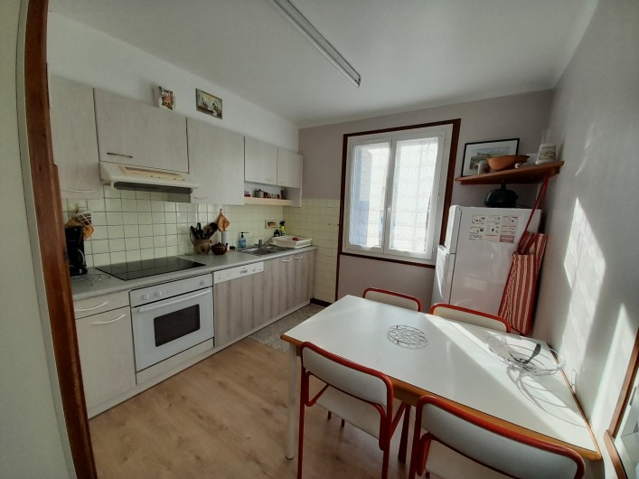 Location de vacances - Appartement à Esterre - cuisine/repas  N°1