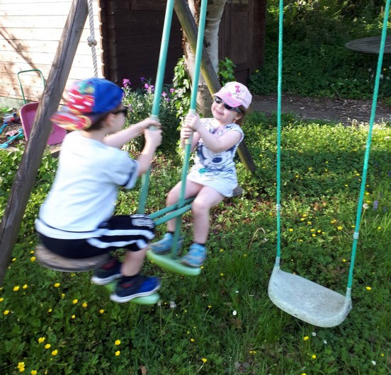 Location de vacances - Chambre d'hôtes à Habas - Balançoires pour les petits.