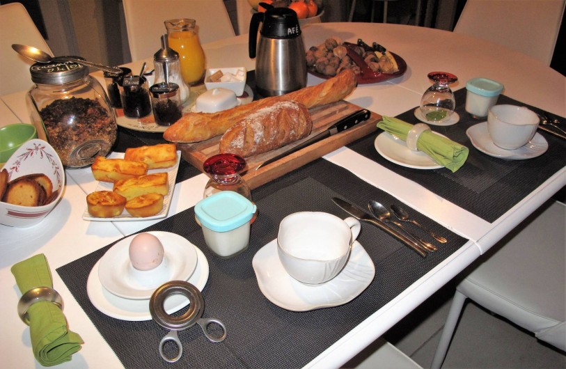 Location de vacances - Chambre d'hôtes à Habas - Petti déjeuner dans la salle à manger en mars