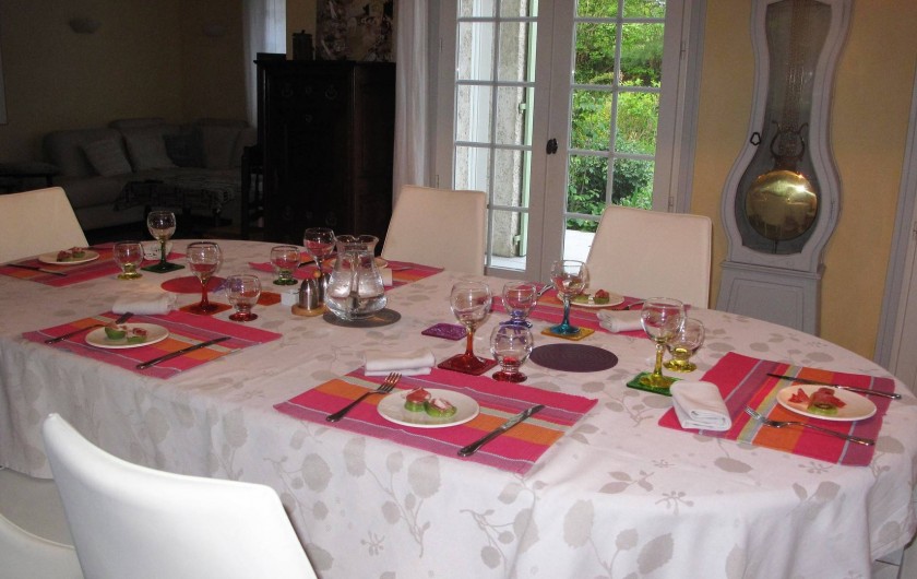 Location de vacances - Chambre d'hôtes à Habas - Salle à manger au début du printemps