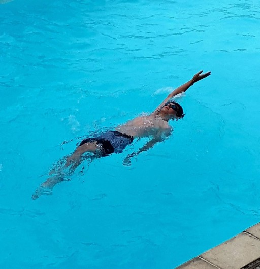 Location de vacances - Chambre d'hôtes à Habas - Quelques longueurs le matin à huit heures pour les ados sportifs.
