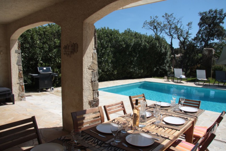 Location de vacances - Villa à Sainte-Maxime - Terrasse où manger