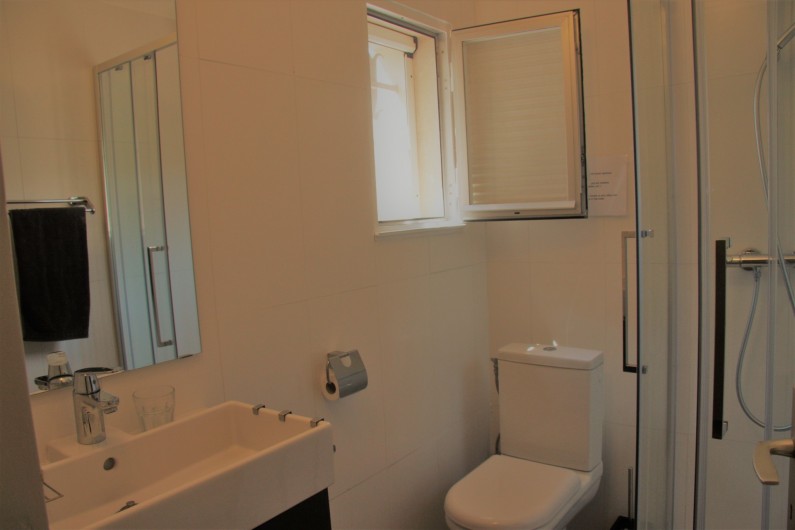 Location de vacances - Villa à Sainte-Maxime - Salle de douche 1er étage