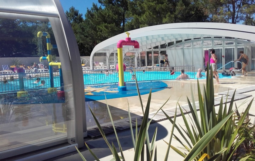 Location de vacances - Camping à Saint-Jean-de-Monts - piscine couverte avec ouverture