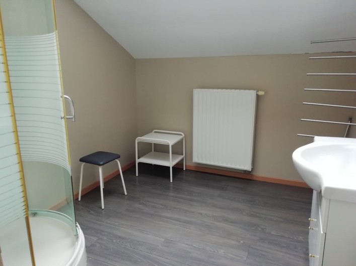 Location de vacances - Gîte à Paliseul - salle de douche