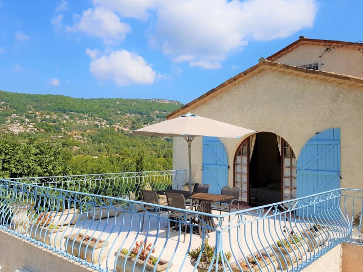 Location de vacances - Chambre d'hôtes à Grasse - La terrasse de la suite des glycines.