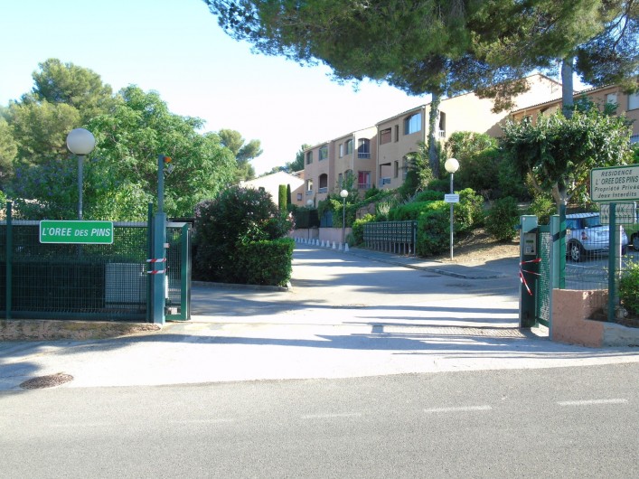 Location de vacances - Studio à Sanary-sur-Mer - La Résidence (entrée)