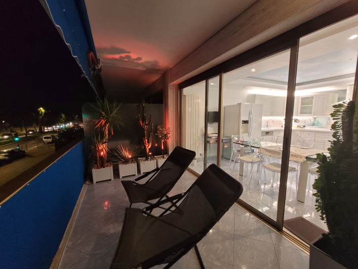 Location de vacances - Appartement à Cagnes-sur-Mer - terrasse de nuit