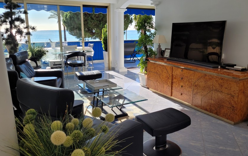 Location de vacances - Appartement à Cagnes-sur-Mer - Salon vue sur mer