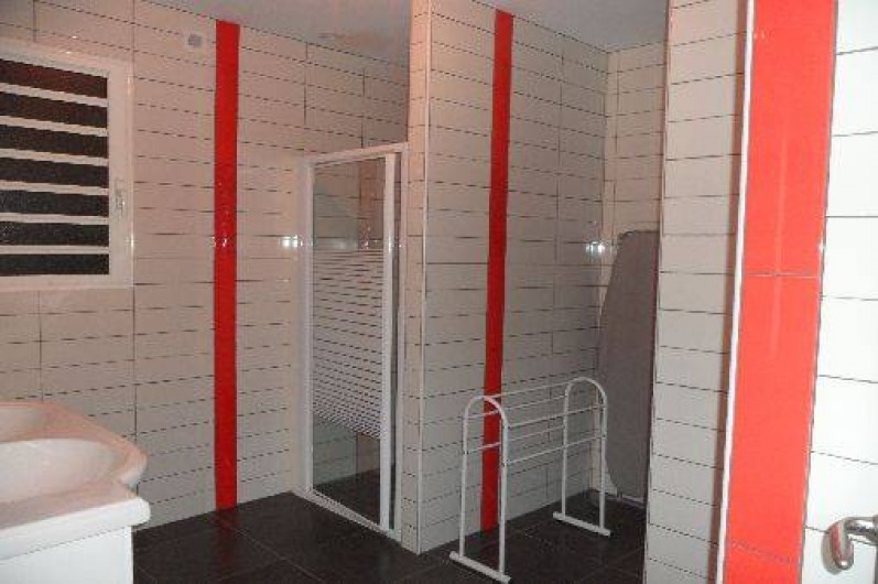 Location de vacances - Villa à Trois Bassins - grande salle de bains côté A