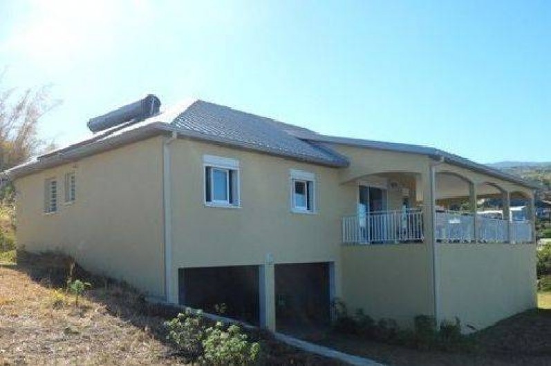 Location de vacances - Villa à Trois Bassins - façade prise en fin de construction 2010