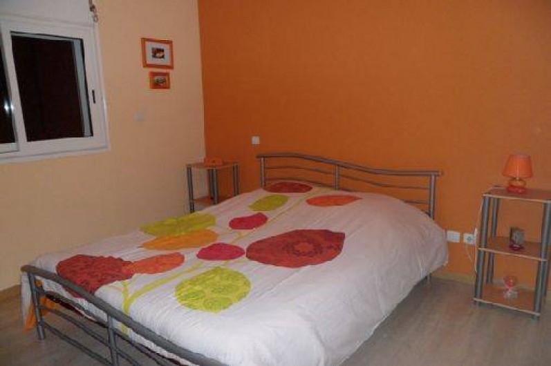 Location de vacances - Villa à Trois Bassins - Chambre 2, côté jardin, plus grande, plus fraiche,  pour BB et lit  appoint..