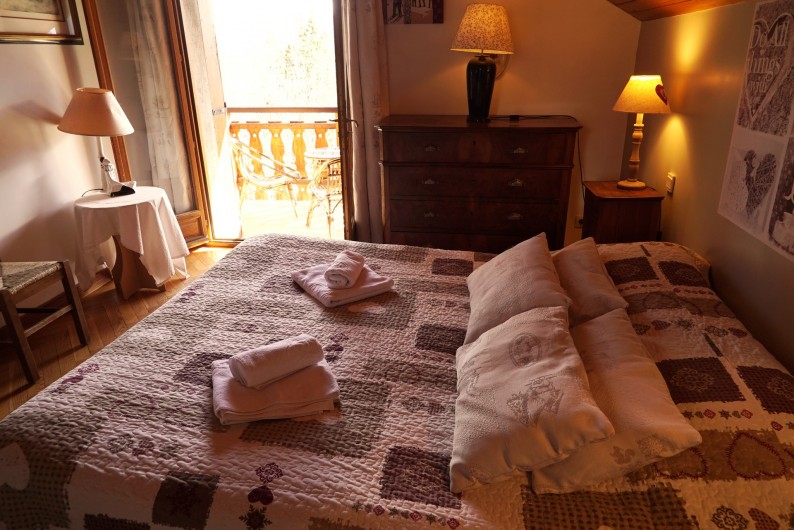 Location de vacances - Chalet à Les Deux Alpes - chambre 2 avec balcon