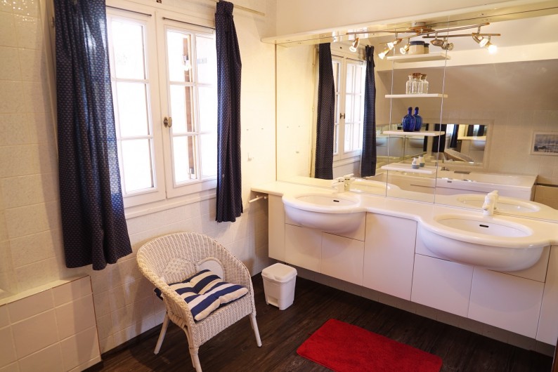 Location de vacances - Chalet à Les Deux Alpes - salle de bain