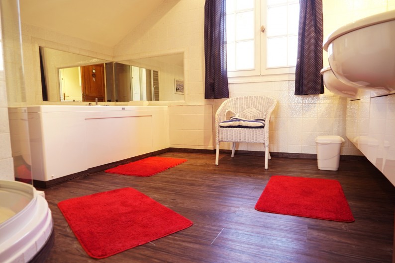 Location de vacances - Chalet à Les Deux Alpes - baignoire remous