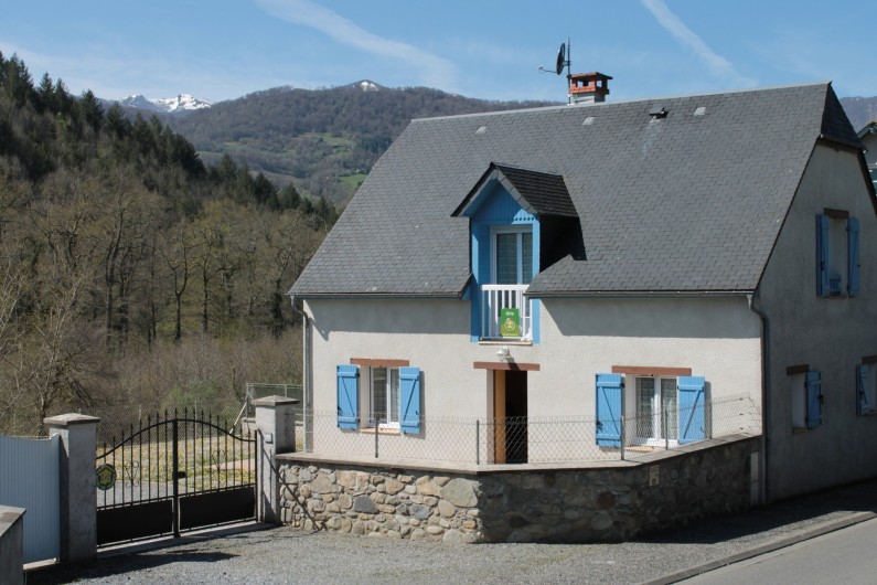 Location de vacances - Gîte à Peyrouse - Façade rue