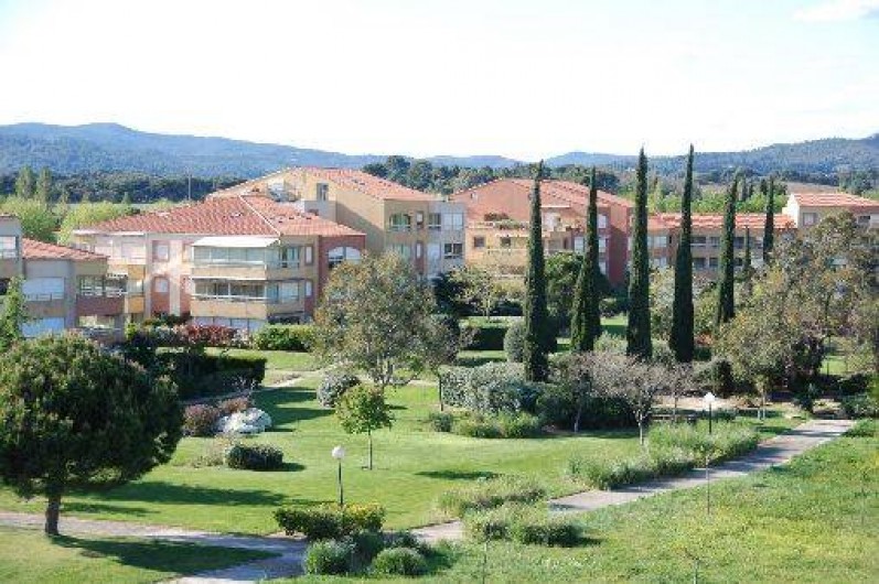 Location de vacances - Appartement à La Londe-les-Maures - Vue à l'arrière de l'appartement