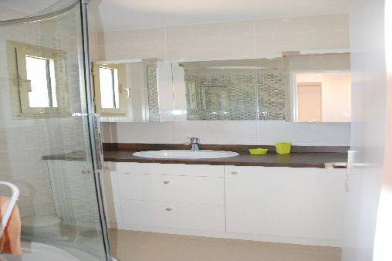 Location de vacances - Appartement à La Londe-les-Maures - salle de douche