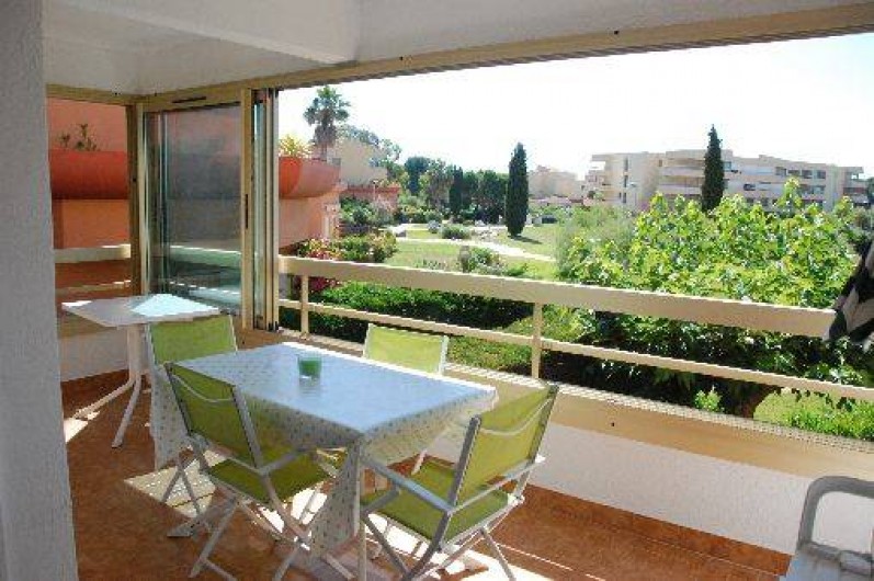 Location de vacances - Appartement à La Londe-les-Maures - 1ere partie de la loggia de 15m2