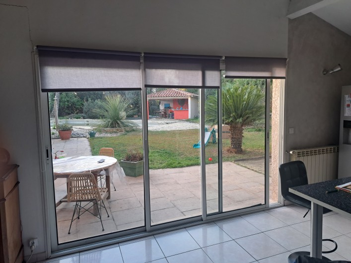 Location de vacances - Villa à Lavérune - large baie ouverte sur l'extérieur