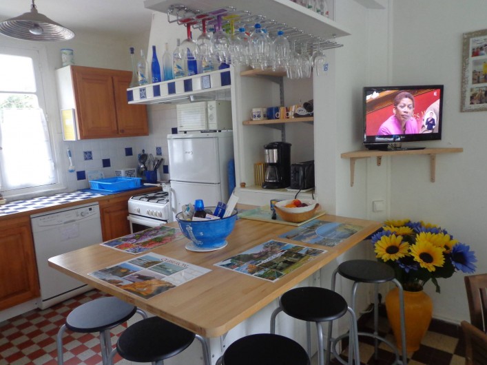 Location de vacances - Villa à Quiberon - cuisine bien équipée (côté droit)  avec plan de travail