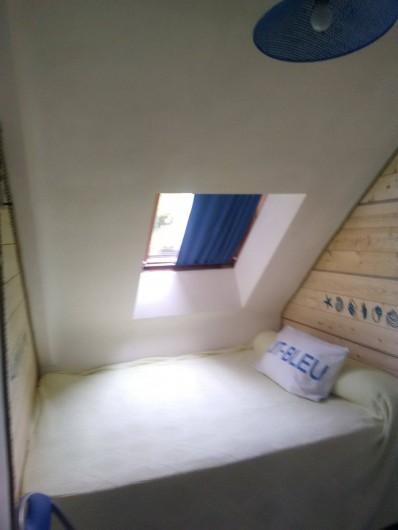 Location de vacances - Villa à Quiberon - petite chambre : cabine avec velux