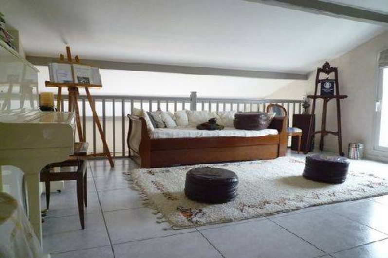 Location de vacances - Villa à Caluire-et-Cuire - la mezzanine et le piano avant le baby foot