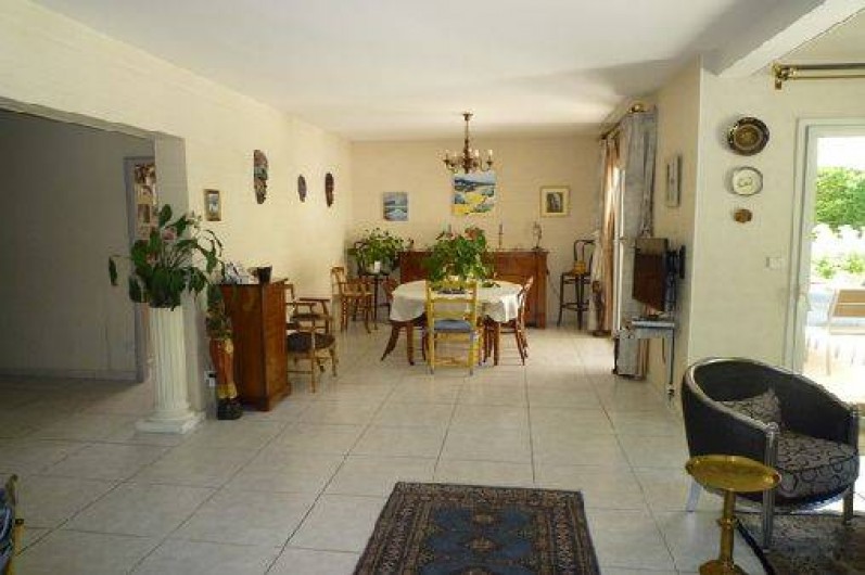 Location de vacances - Villa à Caluire-et-Cuire - la salle à manger vue du salon