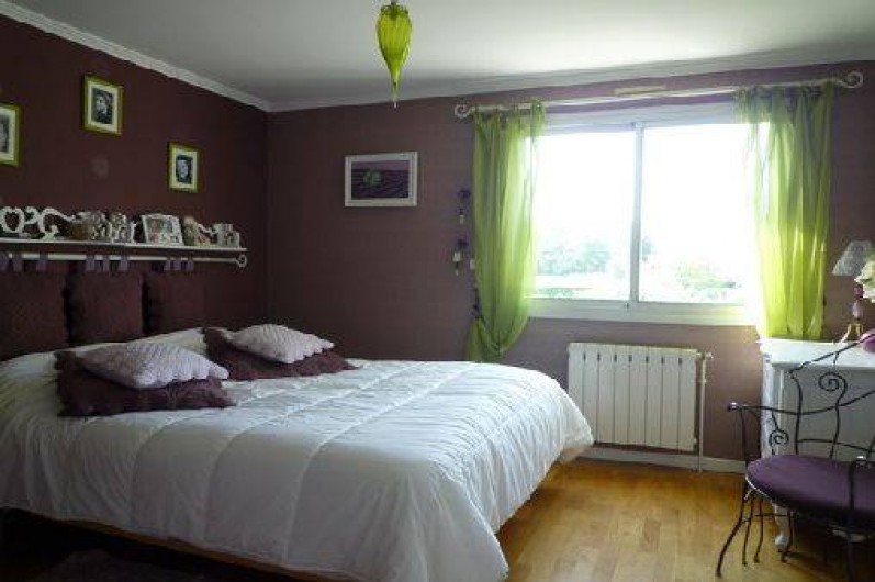 Location de vacances - Villa à Caluire-et-Cuire - une chambre lit 160 à l'étage