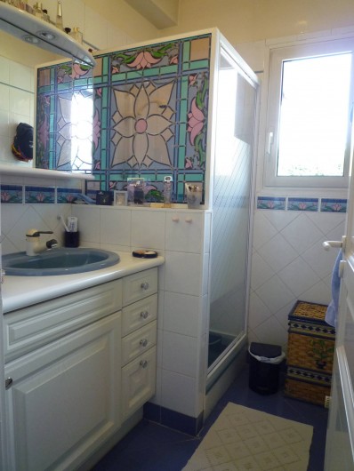 Location de vacances - Villa à Caluire-et-Cuire - la salle d'eau du bureau