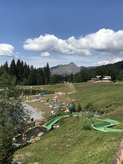 Location de vacances - Appartement à Les Gets - Lac des écoles / été