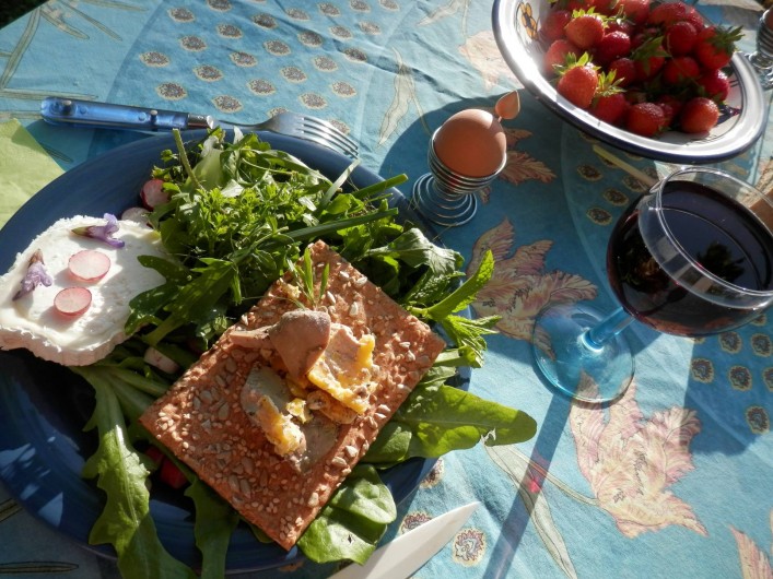 Location de vacances - Chambre d'hôtes à Faycelles - savourer un délicieux casse-croûte...