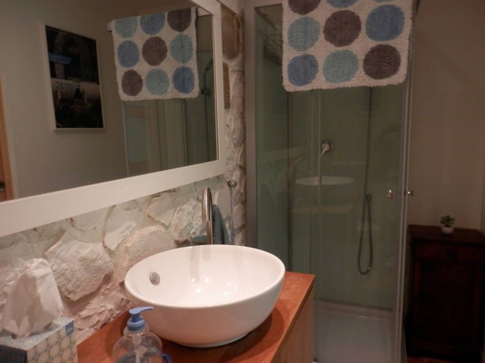 Location de vacances - Chambre d'hôtes à Faycelles - La salle de douche...