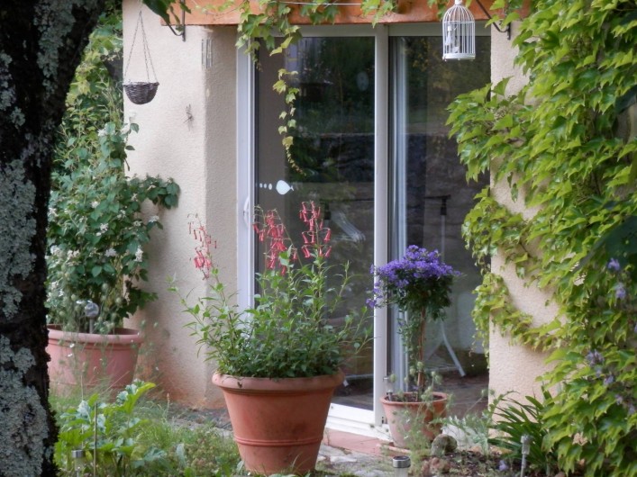 Location de vacances - Chambre d'hôtes à Faycelles - L'entrée de la chambre d'hôtes.