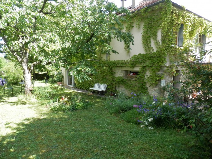 Location de vacances - Chambre d'hôtes à Faycelles - Bienvenue à la chambre d'hôtes "Bleus-Lumière".
