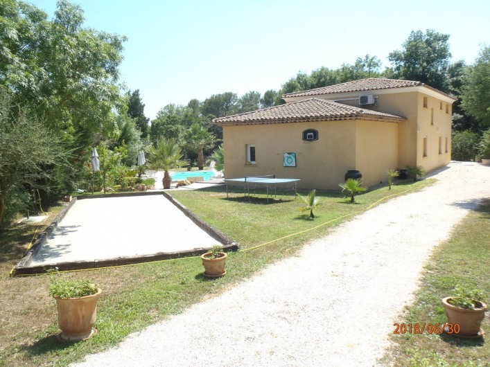 Location de vacances - Villa à Roquebrune-sur-Argens - Entrée et Terrain de pétanque