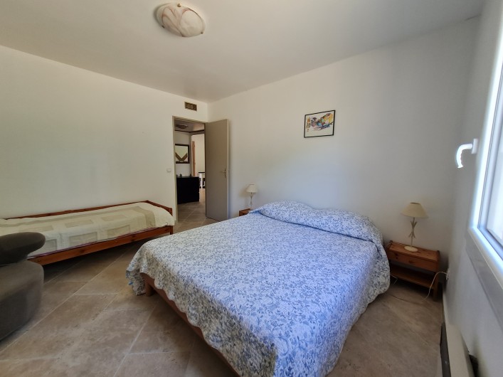 Location de vacances - Villa à Céreste - N°2)   CHAMBRE 3 PERSONNES lit 160 cm