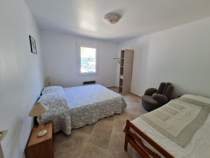 Location de vacances - Villa à Céreste - N°2)   CHAMBRE  3 PERSONNES