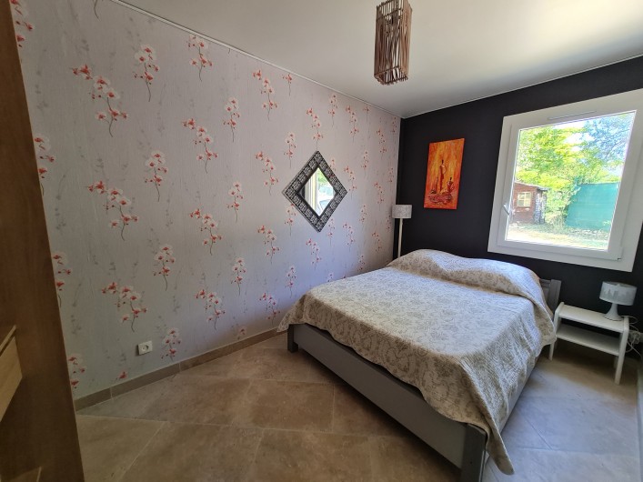 Location de vacances - Villa à Céreste - N°4) CHAMBRE lit 140cm