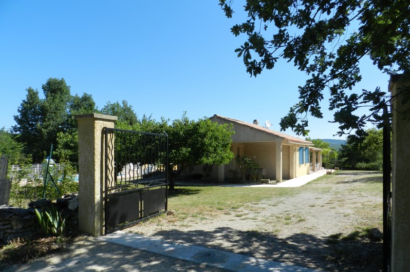 Location de vacances - Villa à Céreste - ENTREE DE LA PROPRIETE