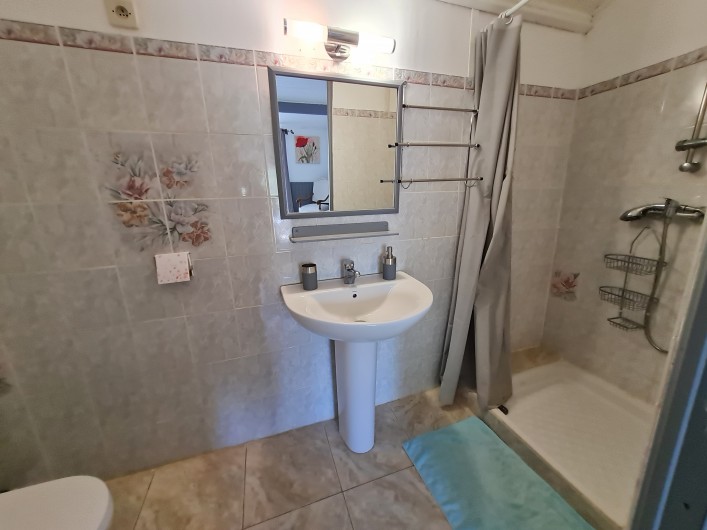 Location de vacances - Villa à Céreste - N°1)   SALLE DE DOUCHE CHAMBRE N°1)