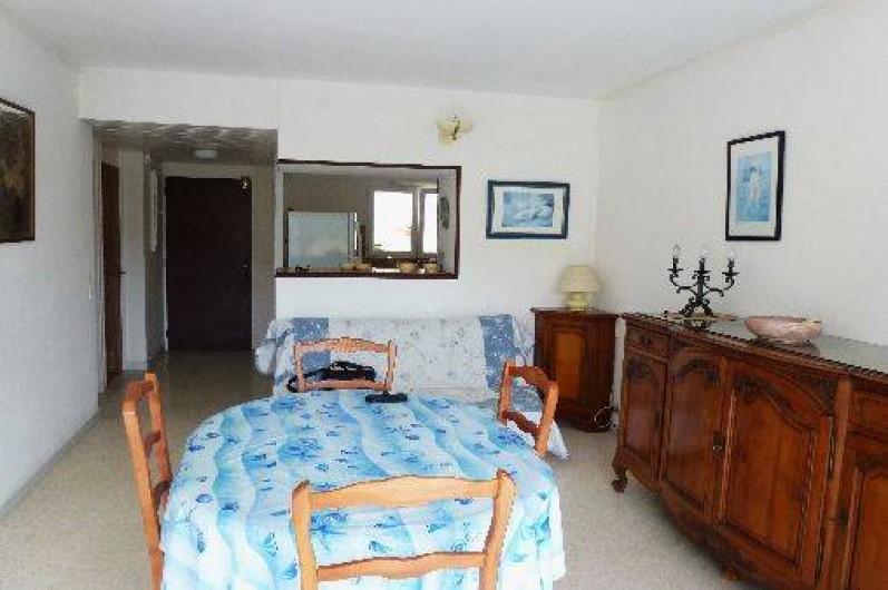 Location de vacances - Appartement à Le Lavandou - sejour et entrée