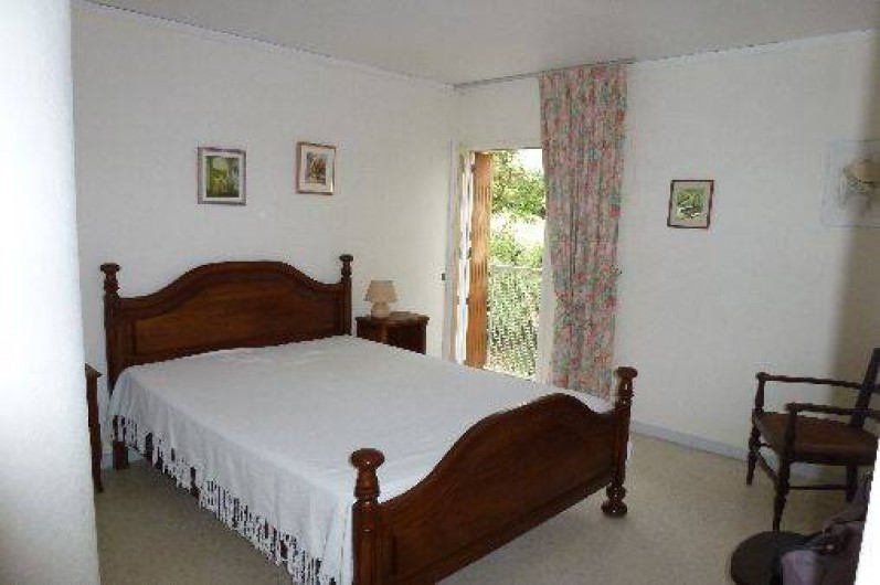 Location de vacances - Appartement à Le Lavandou - chambre spacieuse avec placard de rangement